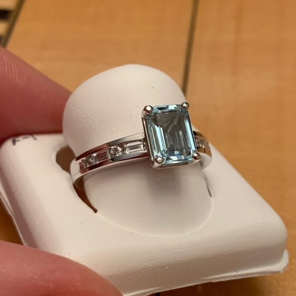 NEW 14KW Gorgeous Emerald Cut Aqua Marine Ring - Picture 3 of 16